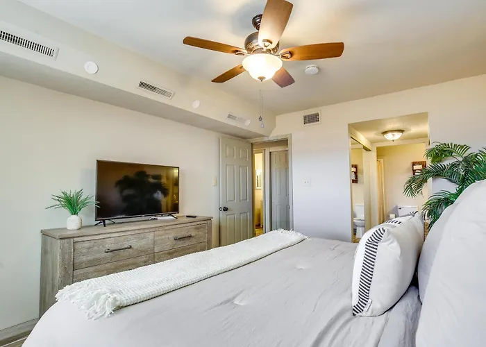 Centrally Located Retreat W/ Fenced Patio Holiday home *