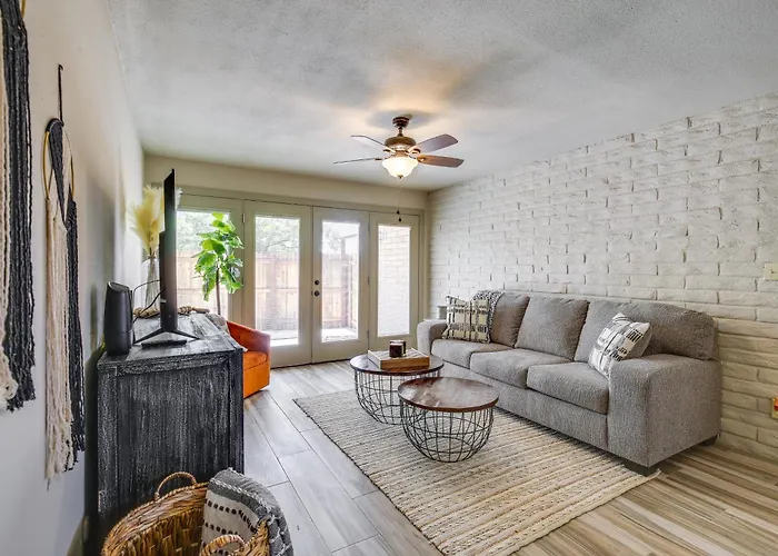 Centrally Located Retreat W/ Fenced Patio *